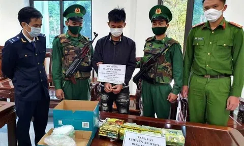 Bắt quả tang thanh niên 19 tuổi vận chuyển 4kg ma túy đá