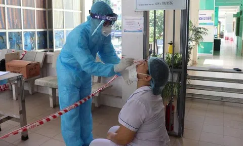 Ngày 25/10, Hà Nội thêm 18 ca Covid-19, trong đó 15 ca cộng đồng