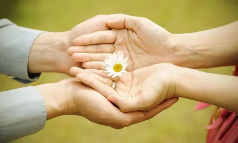 Yêu thương để nhận lại thương yêu