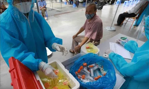 Ngày 27/10, Hà Nội thêm 28 ca dương tính Covid-19, xuất hiện 'ổ dịch' mới trong cộng đồng
