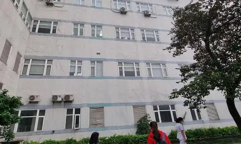 Bệnh nhi 2 tuổi rơi từ tầng 9 bệnh viện xuống đất tử vong