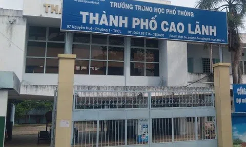 Thầy giáo để lộ đoạn chat chứa clip nhạy cảm khi dạy trực tuyến