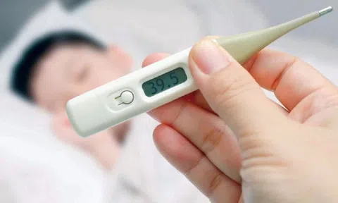 Không chủ quan, tự điều trị sốt xuất huyết cho trẻ tại nhà