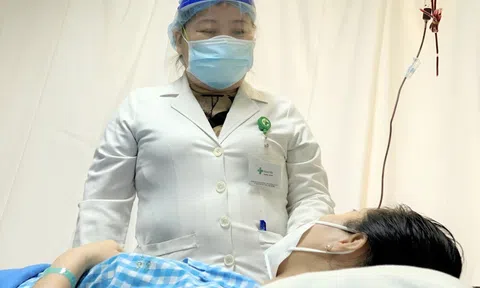 Vỡ thai ngoài tử cung suýt mất mạng vì sợ Covid-19 không dám đi khám