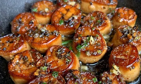 Món ngon cuối tuần: Đổi bữa với nấm đùi gà xào bơ tỏi