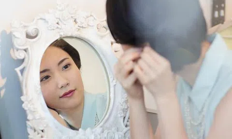 Chồng đòi ly hôn đột ngột, song câu nói bình thản nhẹ tênh của vợ khiến anh ta phải tê tái tận đáy lòng