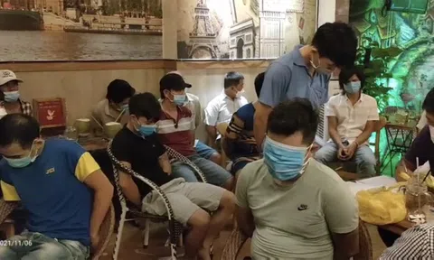 Phát hiện ổ cá độ ở quán cà phê, trong đó 2 người dương tính Covid-19