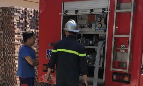 Hà Nội: Căn nhà 5 tầng bốc cháy nghi do hút thuốc lào, người đàn ông bị liệt tử vong