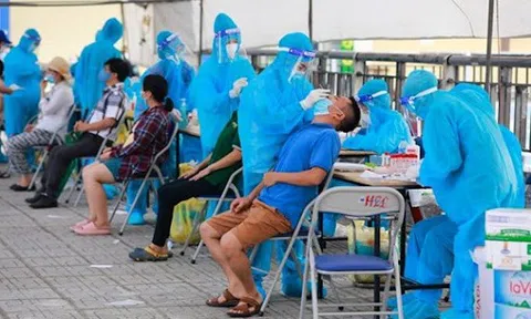 Phát hiện 100 người từ 13 tỉnh, thành phố trở về Hà Nội có kết quả dương tính Covid-19