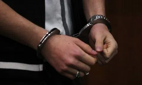 Thư ký tòa bị bắt giam vì ra bản án giả