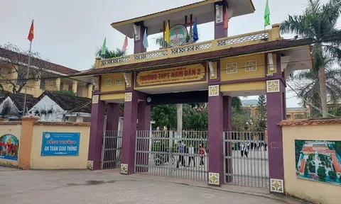 Tạm giữ hình sự nhân viên trường học có hành vi sàm sỡ nữ sinh lớp 9