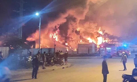 Nhân chứng hoảng hồn kể lại phút xưởng nhựa bốc cháy, 10 công nhân may mắn thoát chết