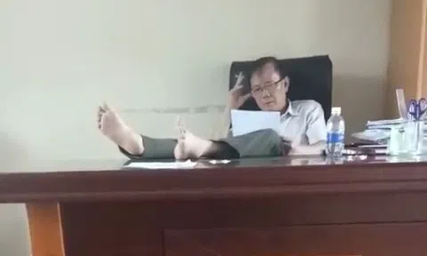 Đình chỉ công tác hạt trưởng kiểm lâm "có thói quen gác chân lên bàn làm việc"