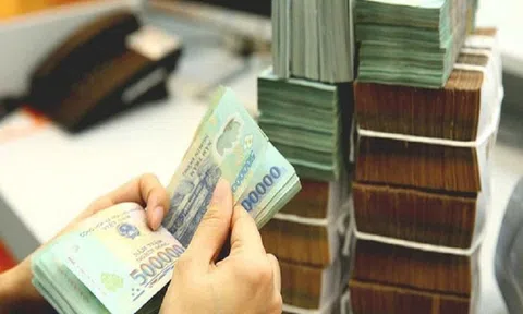 Lý do tiền gửi của người dân vào ngân hàng sụt giảm 2 tháng liên tiếp