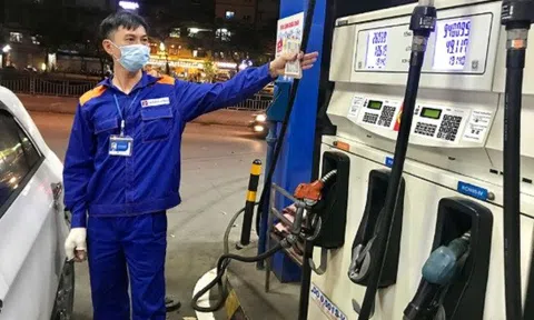 Giá xăng giảm hơn 1.000 đồng/lít sau chuỗi ngày tăng liên tiếp