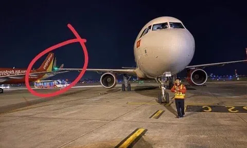 Sân bay Nội Bài: Hai máy bay va chạm khiến đầu mút cánh bị gãy