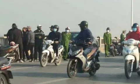 Hà Nội : Người phụ nữ để lại ô tô rồi nhảy cầu tự tử