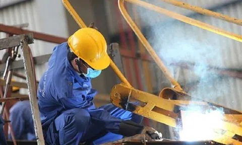 Từ 1/2/2022, tăng thời gian làm thêm tối đa với lao động thời vụ