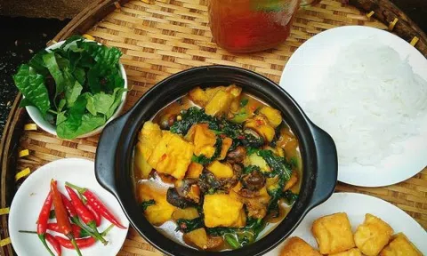 Canh đậu hũ om chuối ngon xuất sắc, ăn cùng cơm hay bún đều hợp