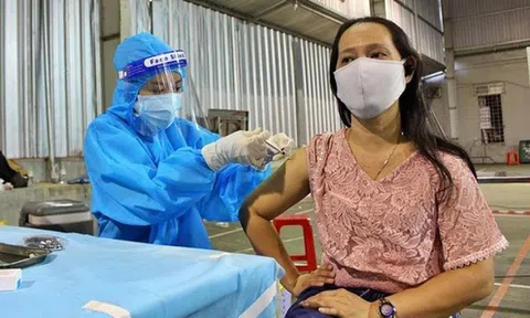 Vì sao một số người nổi hạch sau khi tiêm mũi 3 vắc-xin ngừa Covid-19?