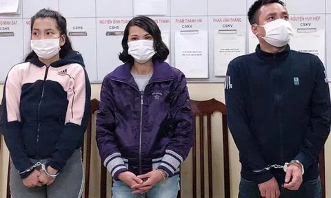 Lật tẩy chiêu trò của các "nữ quái" móc túi người dân tại chợ Tết