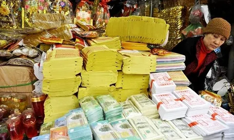 Thu tiền tỷ từ bán vàng mã