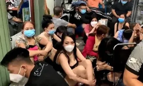 Triệt phá sòng bạc quy tụ nhiều “quý bà” ở Tp.HCM