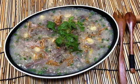 Món ngon cuối tuần: Cách nấu cháo bồ câu hạt sen thơm ngon, không tanh