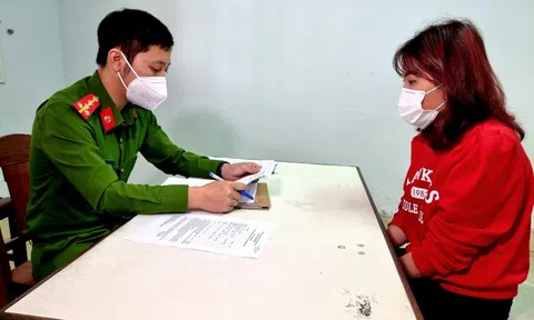 Khởi tố 2 người phụ nữ mua bán tài khoản ngân hàng