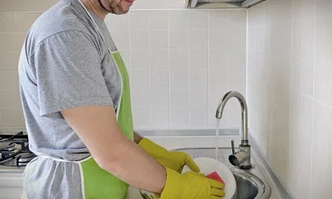 Phụ nữ hạnh phúc vì đàn ông không "giúp vợ"