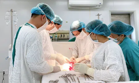 Tự phá thai 22 tuần tuổi, bệnh nhân bị băng huyết nguy kịch