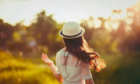Ngoài kia vẫn còn nhiều người muốn chở che cho bạn