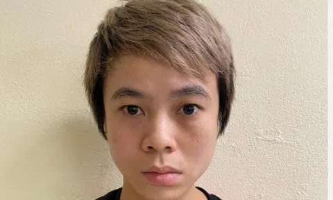 Dung nhan cô gái xinh đẹp giấu ma túy vào “chỗ kín” vẫn bị bắt