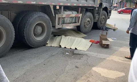 Va chạm với xe tải, 3 mẹ con tử vong thương tâm