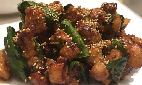 Món ngon cuối tuần: Thơm lừng thịt heo nướng lá chanh