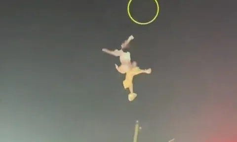 Nữ nghệ sĩ xiếc rơi tự do từ vòng treo trên cao trước mắt hàng trăm khán giả