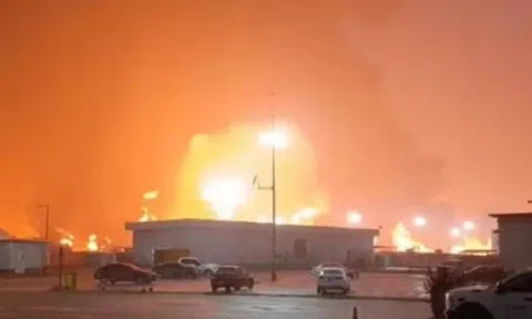 Cháy kinh hoàng tại nhà máy lọc dầu lúc sáng sớm, 5 người thiệt mạng