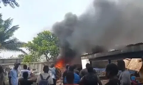 Máy bay rơi xuống trường mầm non, 2 người thiệt mạng thương tâm