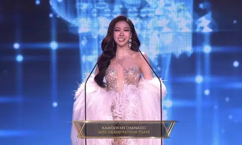 Hoa hậu 18 tuổi rơi răng giả ngay trên sân khấu, khán giả lo lắng