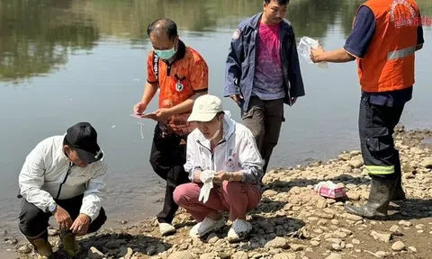 Thả lưới bắt cá, ngư dân "chết lặng" khi kéo lên một hộp sọ người trên sông