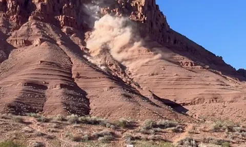 Đang trao nhẫn cưới, núi đá bất ngờ nổ tung như bom dội: Khách mời tháo chạy trong bụi mù kinh hoàng