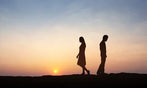 Vì sao các cặp đôi càng yêu lâu càng dễ chia tay?