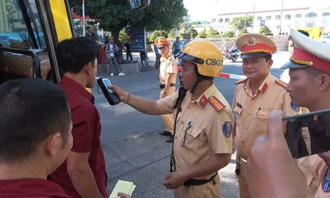 Công an Tp.Huế tăng cường kiểm tra ma túy và đo nồng độ cồn các lái xe