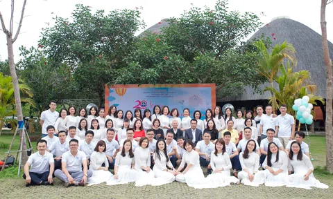 23 + 3+ 1 = Lớp Chuyên văn – Niên khóa 1997 -2000