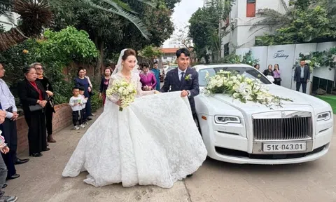 Đám cưới MC Mù Tạt - Đức Huy: Mẹ vợ gây sốt với bài thơ tặng con rể ngay trong bữa tiệc ấm cúng