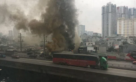 Hà Nội: Cháy lớn nhà dân trên đường Nguyễn Xiển đúng ngày rằm tháng Giêng