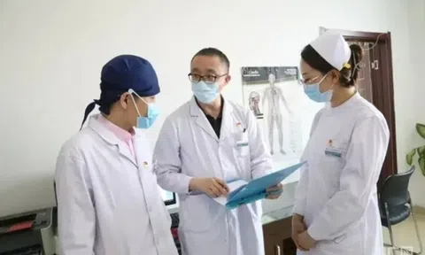 Một bác sĩ miệt mài từ chối nhận phong bì suốt 14 năm