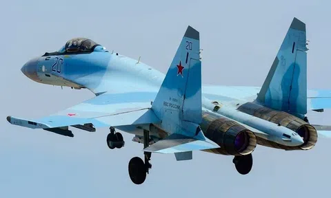 Su-35 trúng tên lửa SAM vẫn hạ cánh an toàn