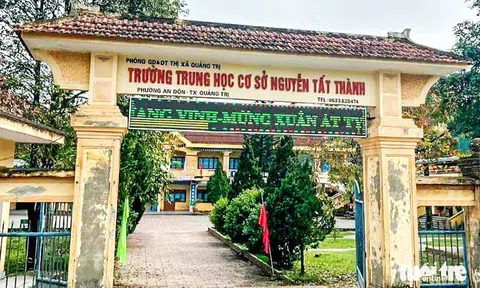 Thông tin mới vụ nghi phụ nữ lạ dụ dỗ học sinh trước cổng trường ở Quảng Trị