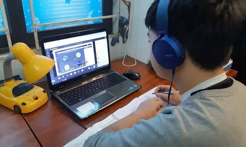 45% học sinh gặp vấn đề sức khỏe khi học trực tuyến